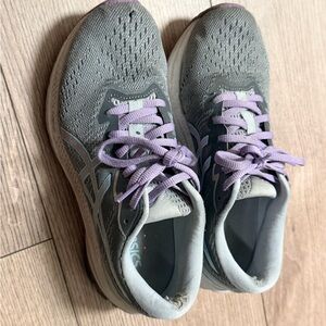 ASICS S7.5 Women's Athletic Shoes in Gray and Lavender